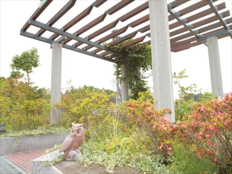 南大沢バードヒルズ　手入れの行き届いた植栽が美しい霊園風景②
