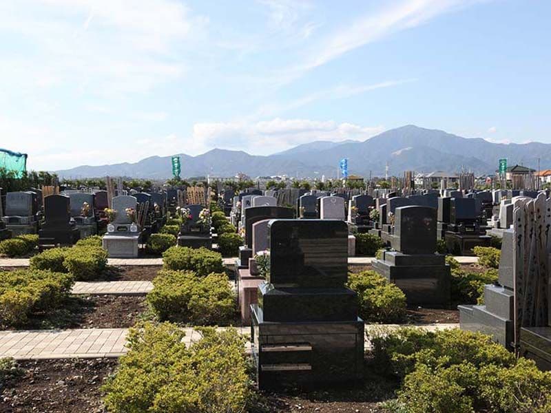 平塚中央霊園Ⅱ　墓域から見渡せる山々