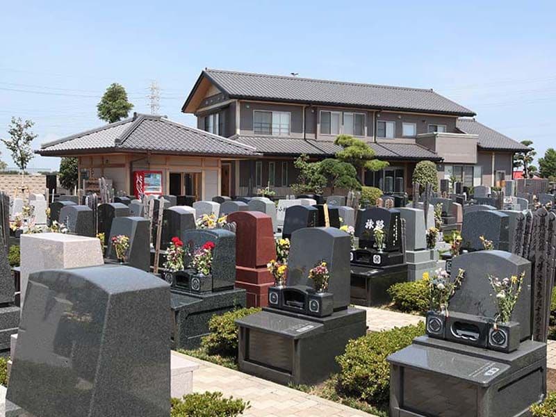 平塚中央霊園Ⅱ　丁寧に管理された墓域