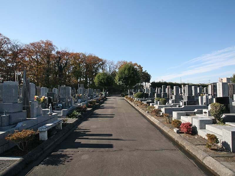 仏子聖地霊園　水はけのよい参道