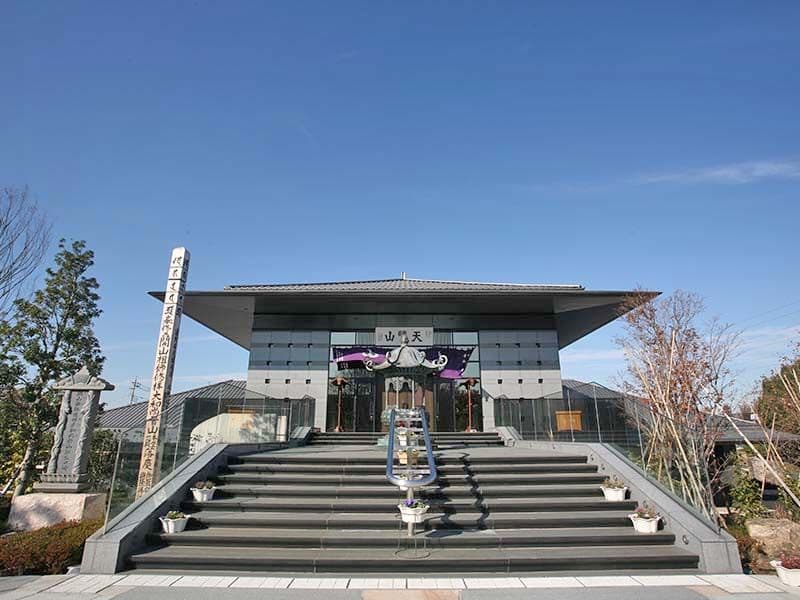 仏子聖地霊園　法要施設
