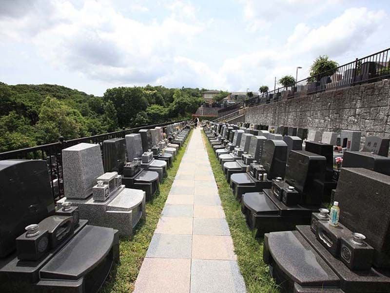 旭翠苑　高台にある墓地