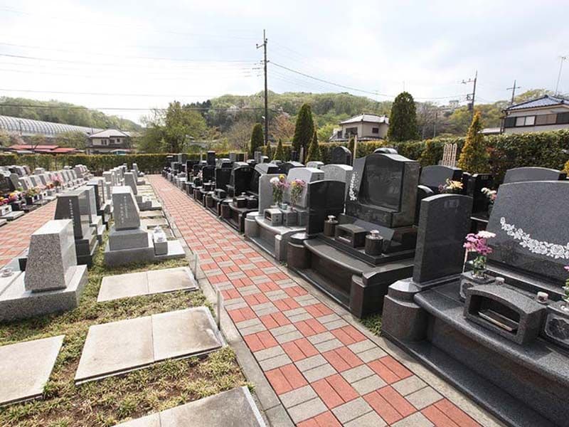 ひだまりの里　日当たりの良い閑静な霊園風景