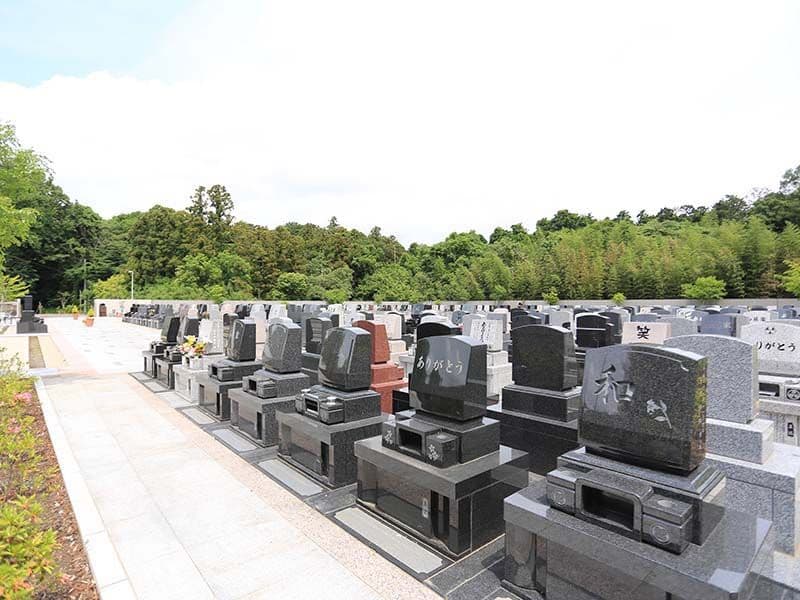 メモリアルガーデン梅郷聖地　思い思いの言葉を彫刻