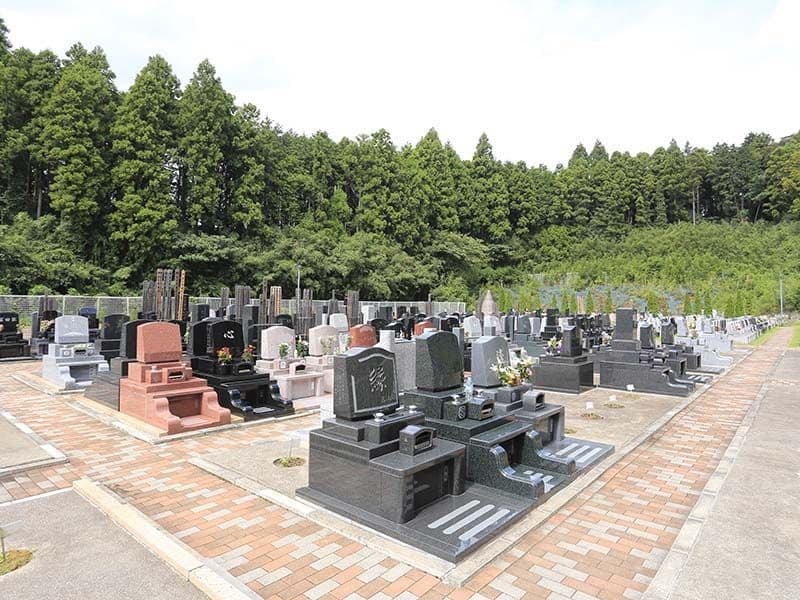 メモリアルスクエア佐倉　様々なデザインの洋型墓石