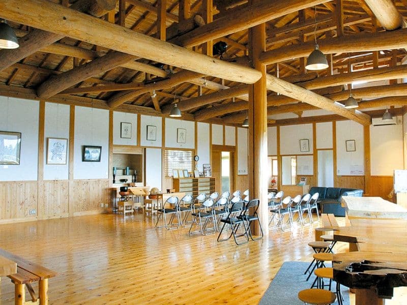 湯河原吉祥公園墓地　木のぬくもりを感じる休憩所