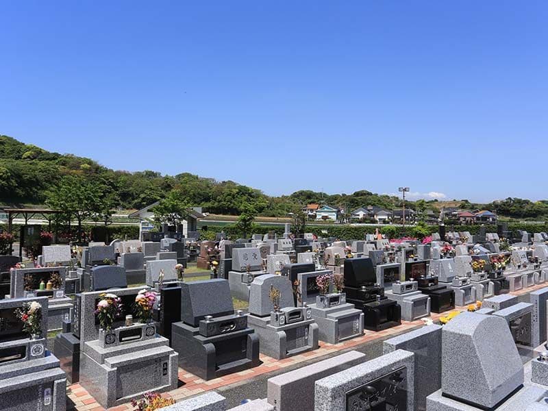 三浦霊園　開放感のある墓域