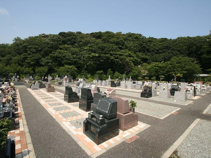 三浦霊園　広々とした建墓スペース