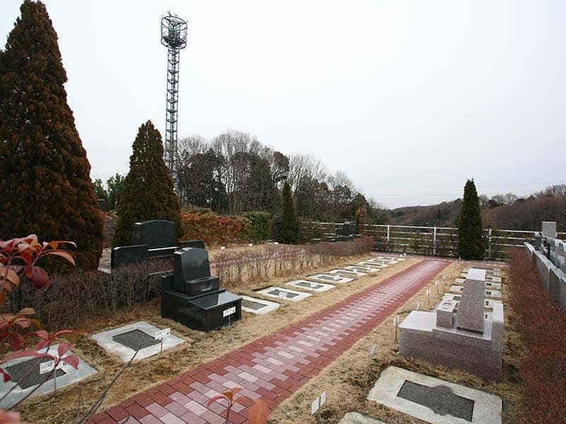 サンメモリアル東京　赤レンガが特徴的な墓域