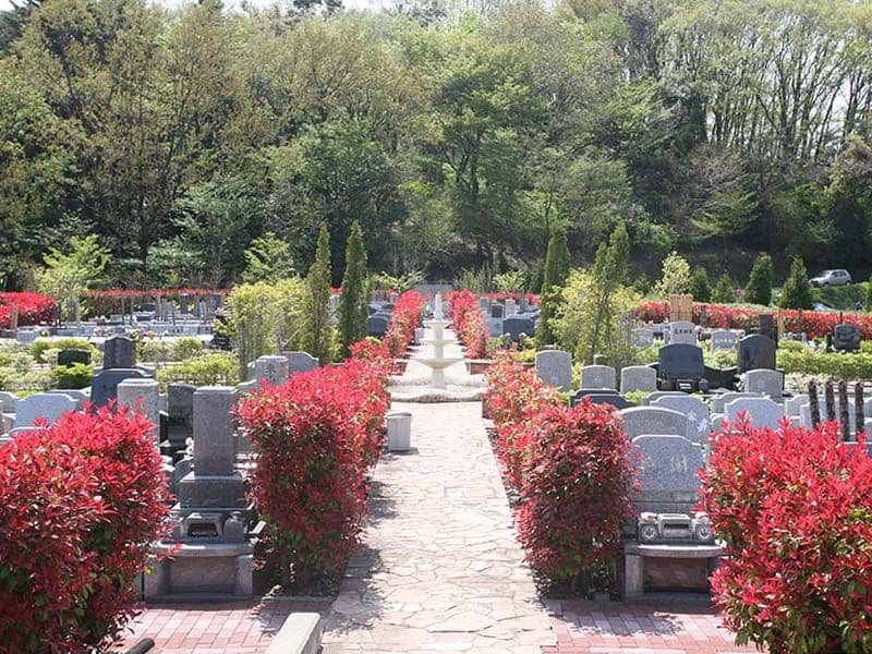 サンメモリアル東京　日当たりの良い公園墓地の風景