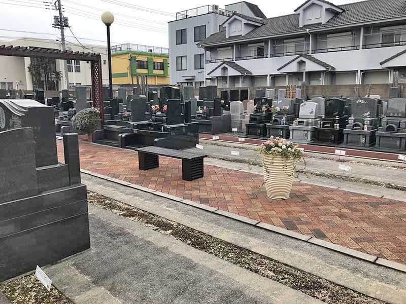 みずほ霊園　休憩用ベンチ