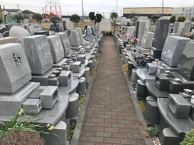 新三郷シティメモリアル　閑静な住宅街に佇む墓地風景