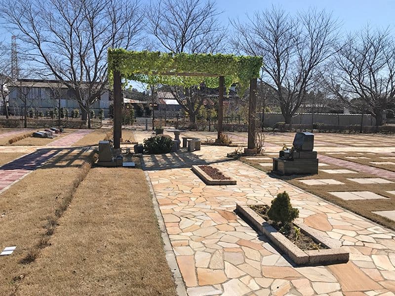 八千代島田台霊園 芝生や植栽に包まれた墓域