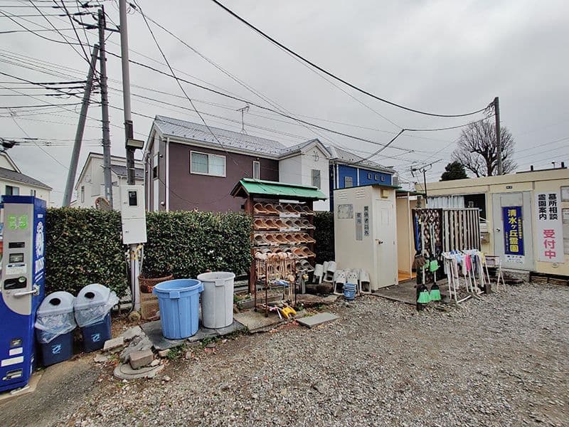 清水ヶ丘霊園 永代供養墓 紫雲陵　水汲み場とお手洗い