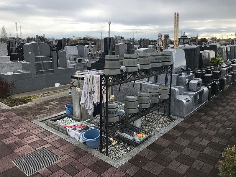 グリーンパーク春日部浄園 第2期　水場には桶や掃除用具を完備