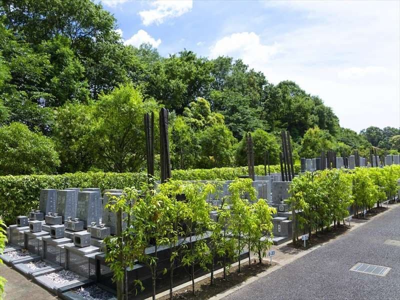 船橋森林霊園　緑に囲まれた墓域