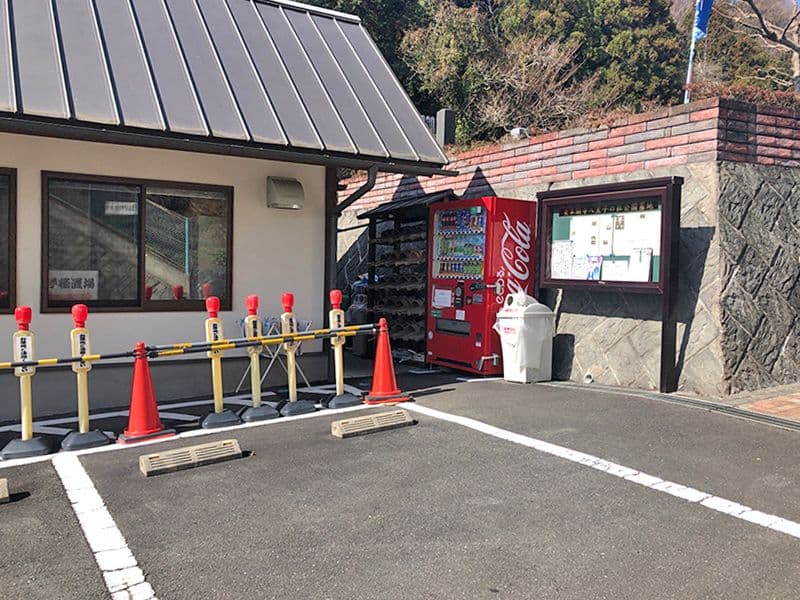 八王子の杜公園墓地　自動販売機や水汲み道具も充実