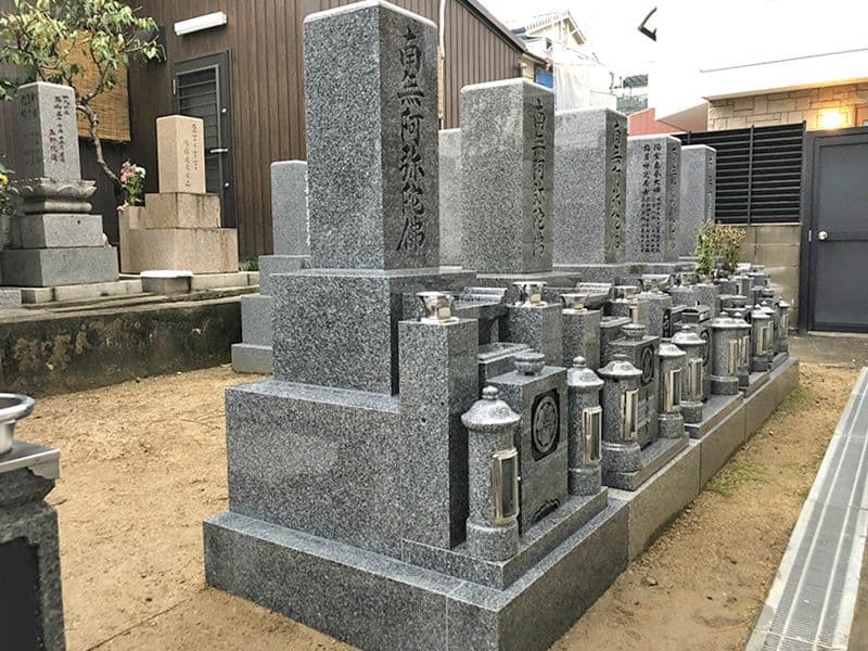 恩楽寺霊苑　墓所内風景