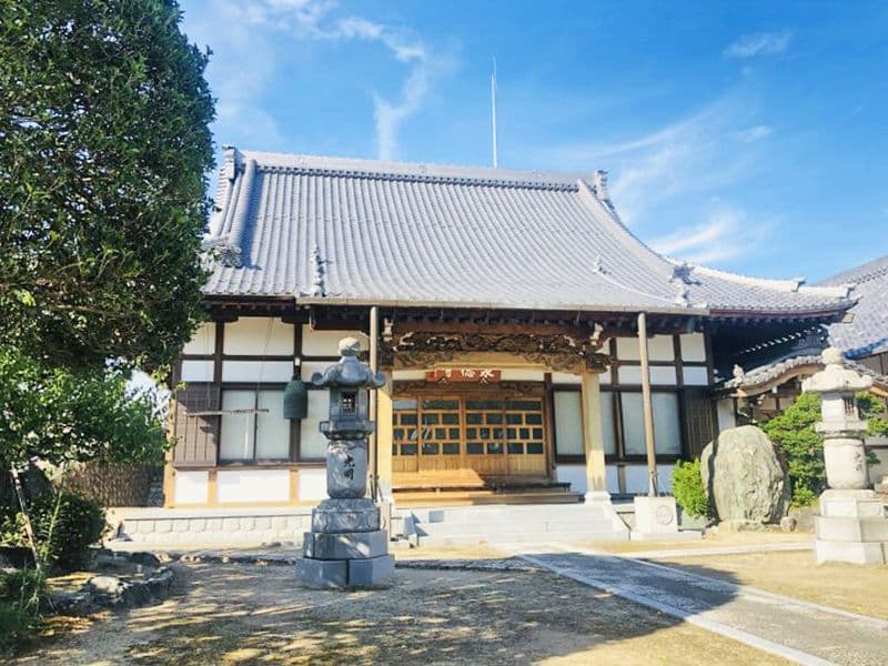 泉徳寺 のうこつうぼ
