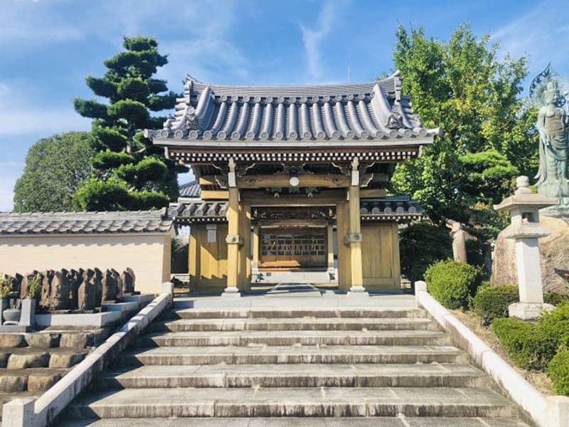 泉徳寺 のうこつうぼ