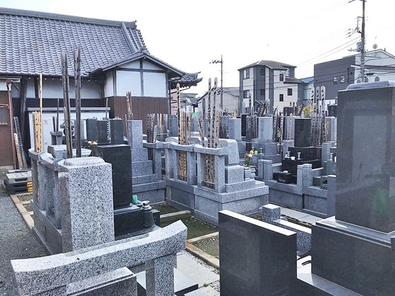 龍岩寺　区画整備されている墓地