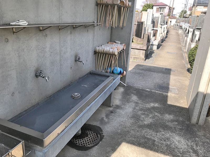 古川浄苑　墓域のすぐそばの水汲み場