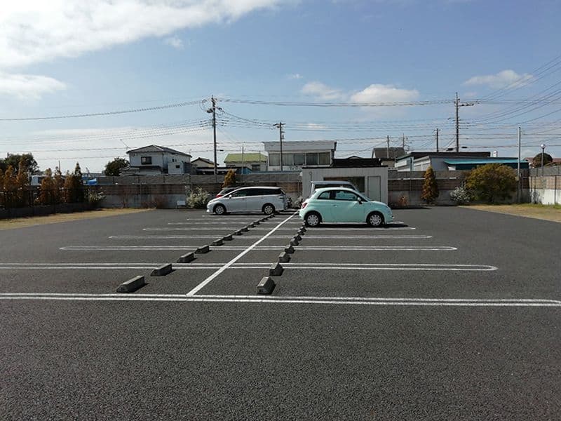 三郷中央聖地の駐車場