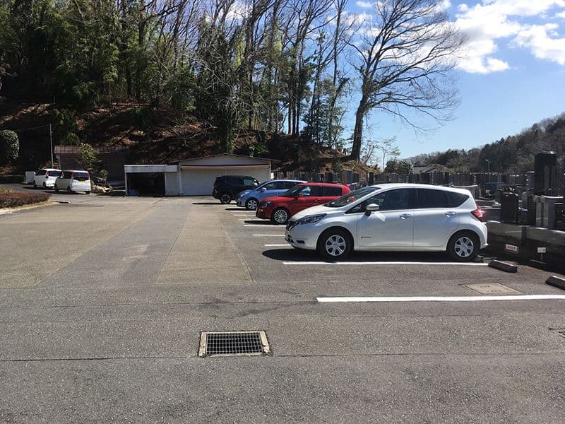 城山湖霊園　墓地からすぐの駐車場