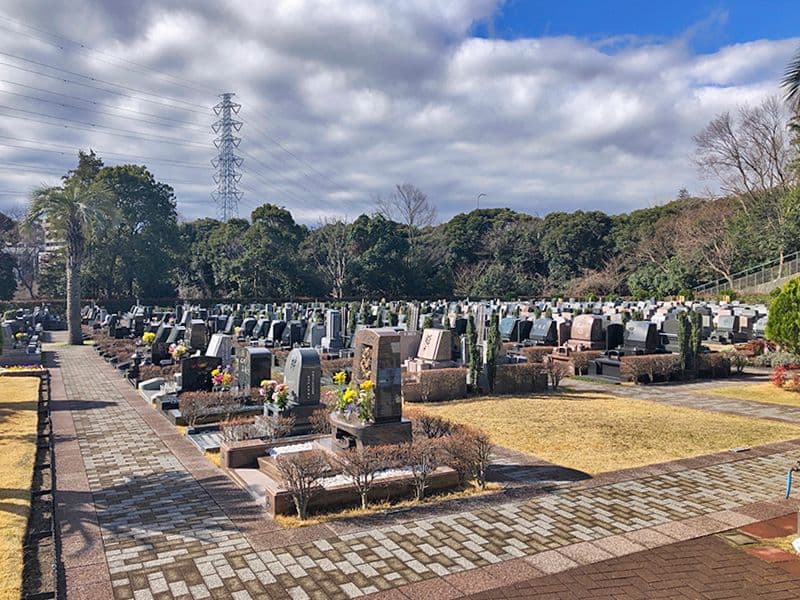 横浜二俣川霊園　緑に囲まれた墓域