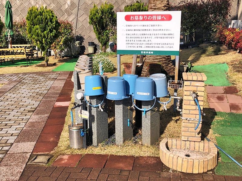 横浜二俣川霊園　整頓された水汲み場