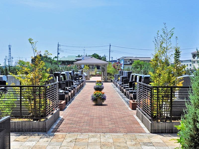 三郷中央聖地　苑内風景