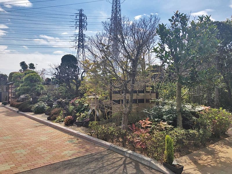 四季の杜 花見川霊苑　手入れの行き届いた庭園