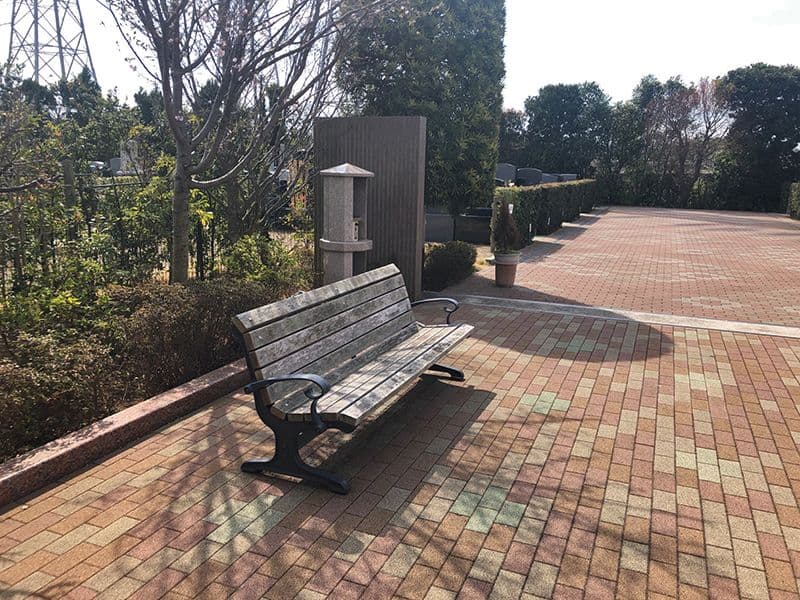 四季の杜 花見川霊苑　休憩できるベンチ