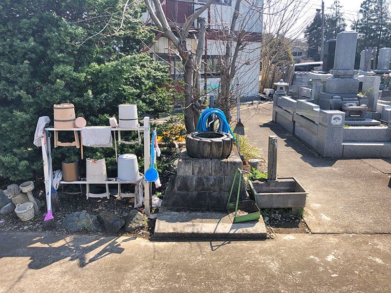 米本聖地霊園　水道が2個ある水汲み場