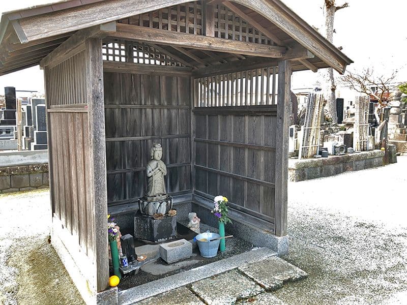 弘経寺　苑内にある仏像