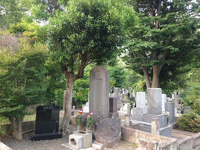 都立 雑司ヶ谷霊園　園内供養碑