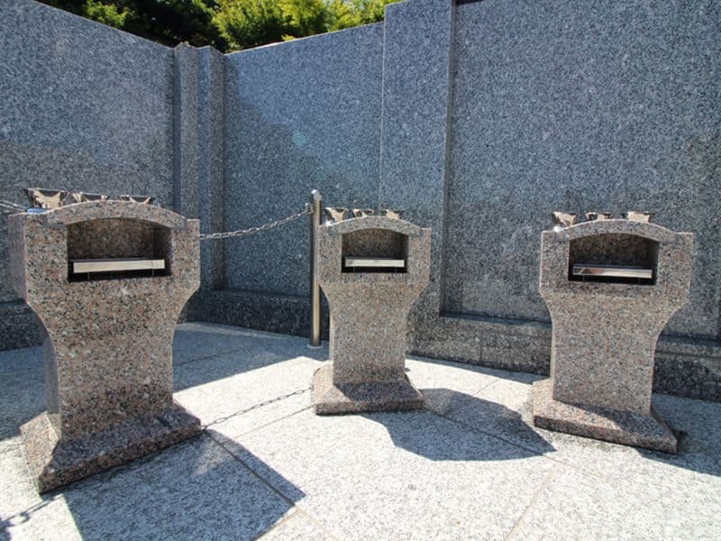 永代供養墓 太陽の碑 メモリアルサンステージ　複数個所に設置された献花台
