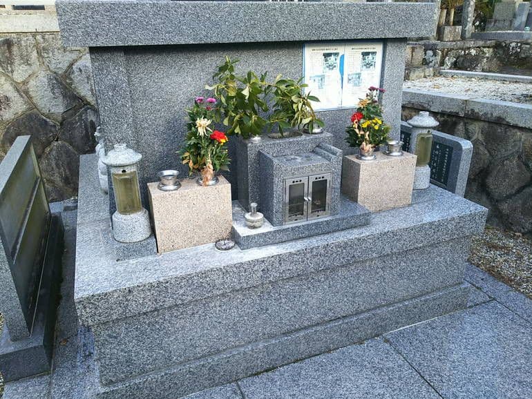 徳林寺墓苑