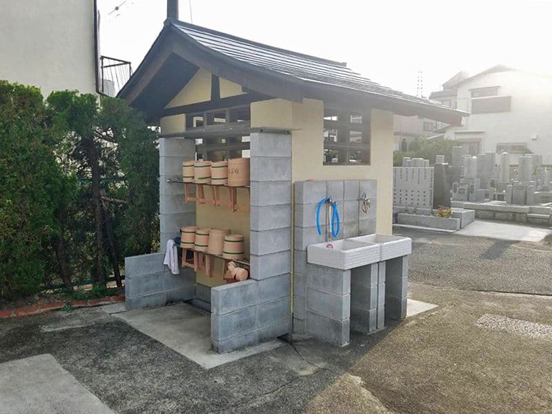 氷室墓地　道具置き場と水場