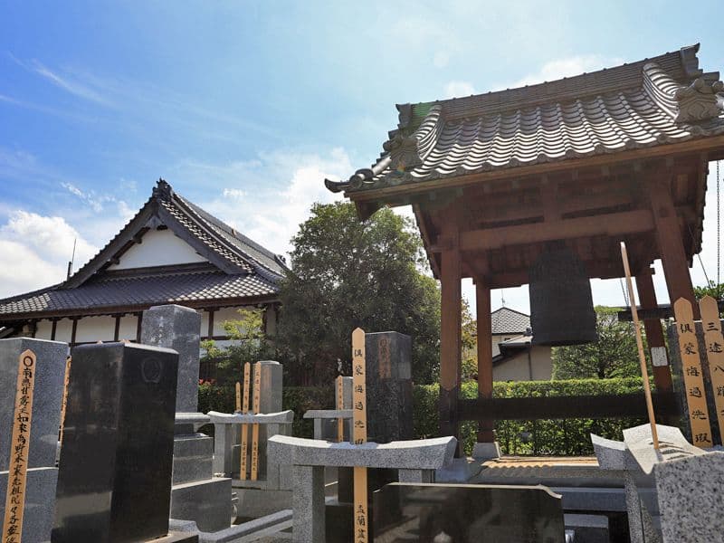 善勝寺　墓域にある鐘
