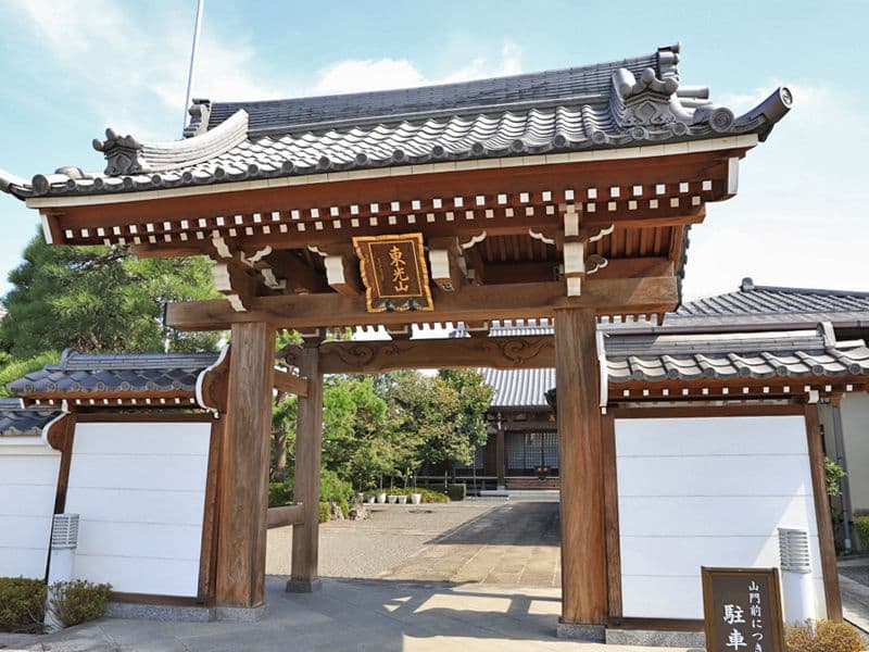 善勝寺　厳かな山門