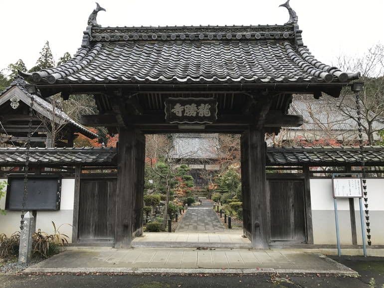 龍勝寺霊園