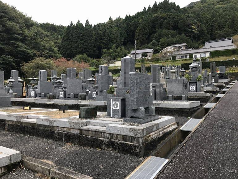 東窟寺霊園