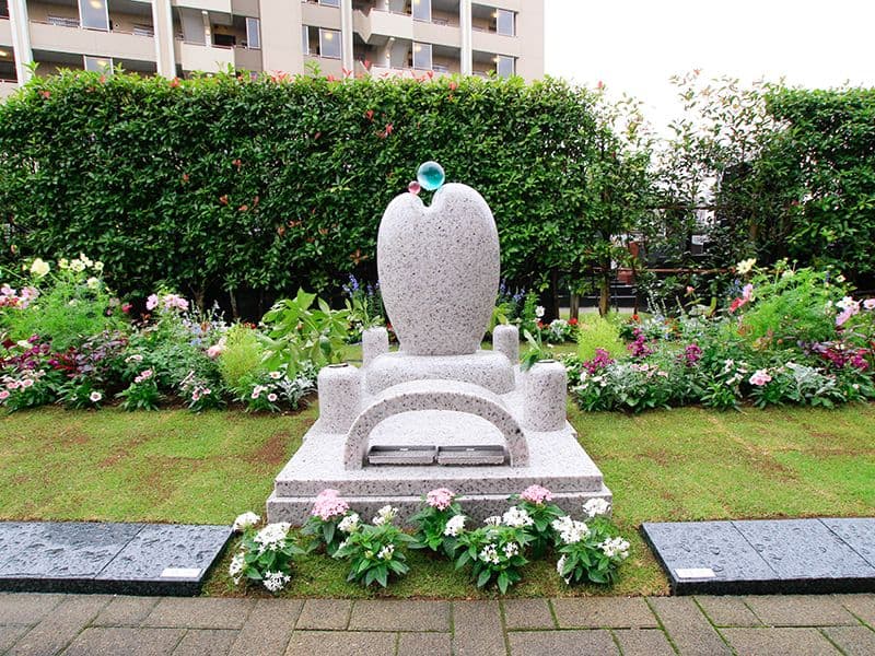 板橋 樹木葬 笑みの樹　手入れされた美しい植栽