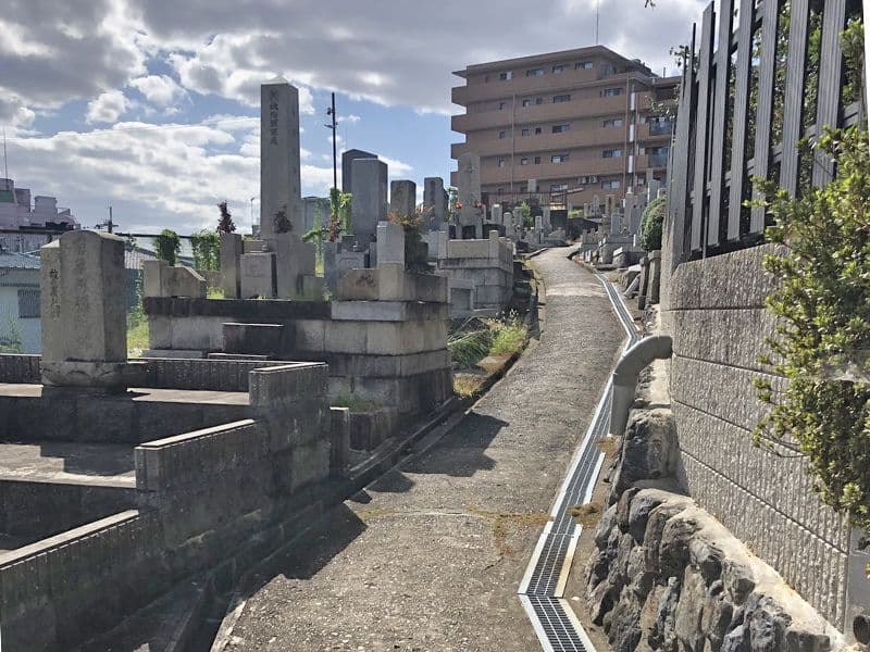 下穂積共同墓地