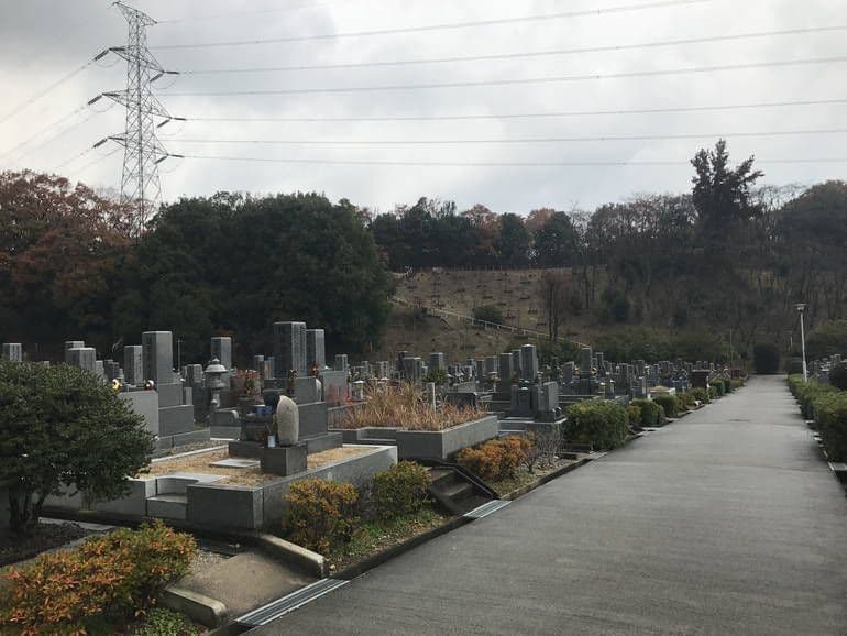 大阪狭山市営 西山霊園　色付き始めた植栽