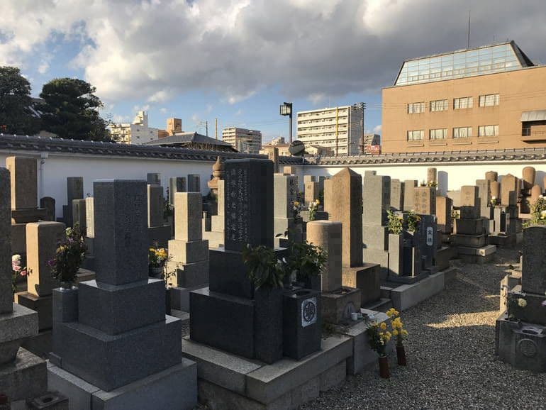 法園寺墓地