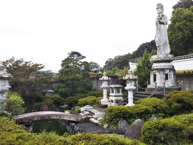 鳩山春秋の里霊園