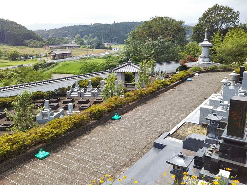 鳩山春秋の里霊園
