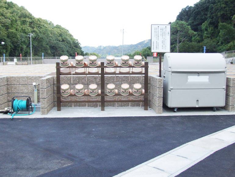 オアシス霊園 滝